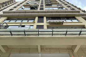 头顶爆裂的钢化玻璃换了16块，居民：心里踏实了图片