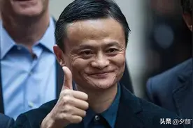 马云家中宴客，汪涵微笑坐其身旁，长长的餐桌上摆满了几十道小菜图片