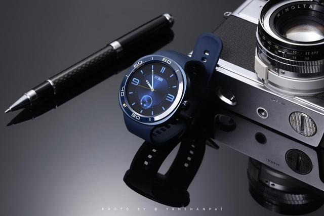 �ܴ�һ���̫���ģ���Ϊ�׿�ɻ����������ֱ�WATCH GT Cyber����