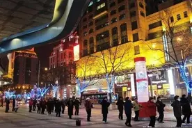 中国第一包租婆陈丽华，坐拥北京东二环一条街，一年收租几十亿图片