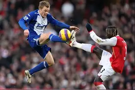 从球员上场画十字看宗教文化图片