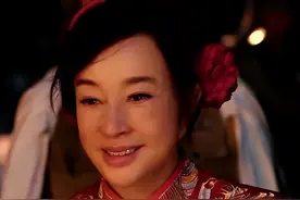 见71岁刘晓庆老去的模样，才发现：八十年代大陆第一美女名不虚传图片