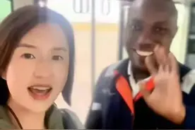 前央视主持人张蕾非洲旅行，网友喊话：蕾姐注意安全，她暖心回应图片