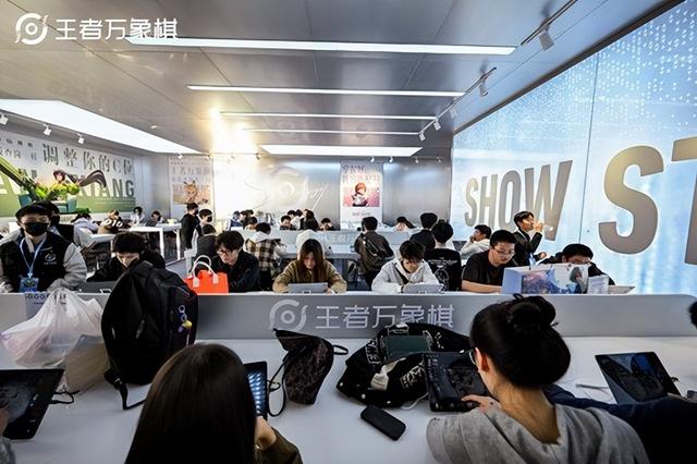 王者第十年，万象棋组了个可躺玩的策略爽局