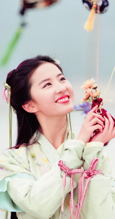 刘亦菲:从"仙女"沦为"低俗女",她的胸,碍了谁的眼?-北斗星百科网