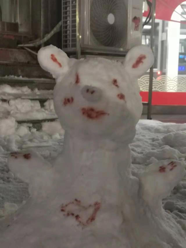 大郑州堆雪人内卷严重，哪个是金奖？全河南的雪人都在这里了