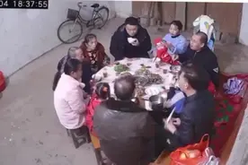 （视频）@太原人！远嫁女儿回看娘家春节监控破防：从热闹团聚到母亲独自吃剩饭，让人心疼图片