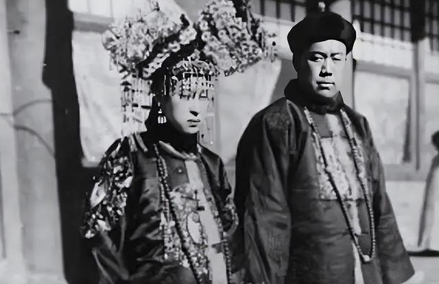 一张"诡异"的结婚照,仔细观察新娘的模样,揭开古代冥婚制度