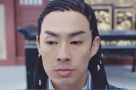 长相磕碜却演“绝世美男”，丑不自知的8位男星，到底谁给的自信图片