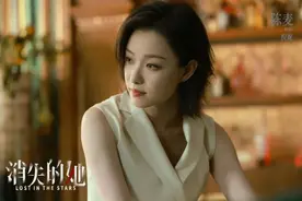 戴金色项链的倪妮，怎么又美出新高度了？图片