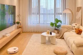 她晒自家76㎡两室一厅奶系小家，装修温馨，入住一年仍干净如新图片