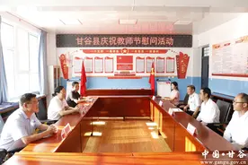 杨帆教师节前看望慰问教师代表图片
