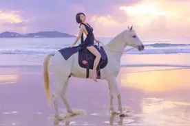 骑白马的漂亮女孩图片