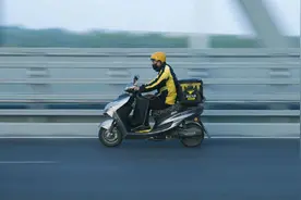 外卖骑手“新常态”图片
