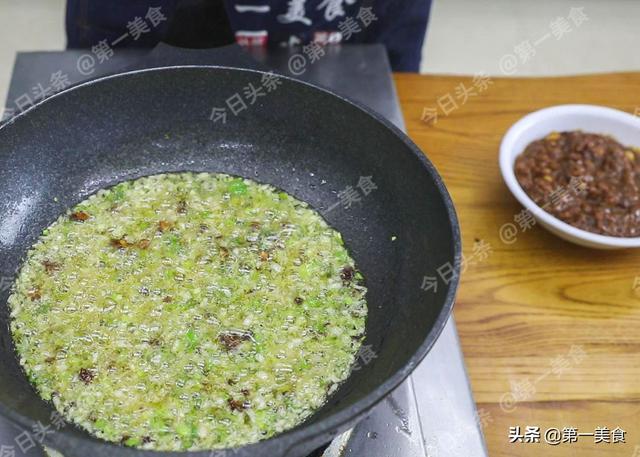 爱吃黄豆酱不用买，2种老配方教会你，不晒不发酵，夹馍吃真香