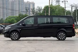 奔驰车标，2.0T+9AT，30万左右的威霆为何不适合家用？图片