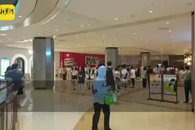 网传武汉一海底捞员工在店内发生“互砍”事件？ 海底捞回应：警方正在处理图片