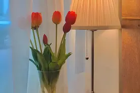 女人和你聊天时，有这三个表现，别怀疑了，她喜欢你图片