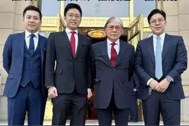同样是香港豪门，为何霍英东没有李嘉诚有钱，却敢在港澳横着走？图片