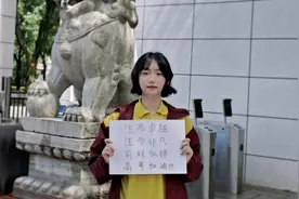 身穿高三校服，北科大学子祝您高考顺利！图片