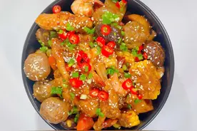 只有一口锅也能做豪华海鲜大餐？可口还下饭，懒人下厨的最爱图片