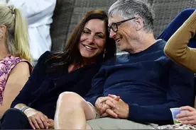比尔盖茨离婚后曝新恋情！被实锤出轨后，又找了神似前妻的新女友图片