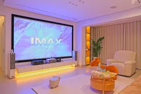 看老本同学用2部iPhone的钱，组建140寸4K全景声家庭影院图片