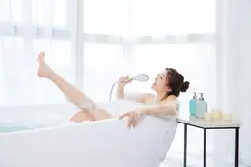冬天多久洗一次澡更健康？提醒：中老年人洗澡，还需要注意这4点图片