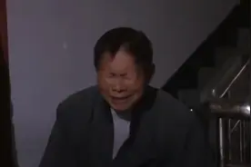 七旬老人找了个小20岁的老伴过日子，儿子：我很难相信这是爱情图片