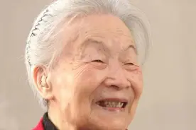 杨绛：独生女和丈夫走在她前面，她把财产全部捐献，活到了105岁图片