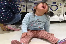 “毒童鞋”遭央视多次曝光，伤肾脏、致儿童性早熟，家长需警惕图片