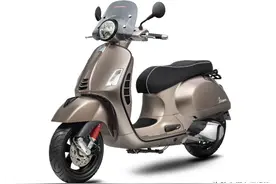 新车｜售价5.38万元，搭全新古铜金配色，Vespa GTS 300特别版上市图片