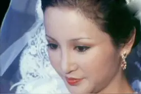看到谢霆锋妈妈与赵雅芝旧照，明白谢贤当年为啥挖墙脚了，太美了图片