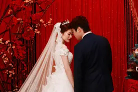 新婚夜，丈夫发现妻子的肚子有异样，妻子抱怨道：这都是以前的事图片