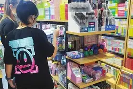 莫让“文具”变“玩具”！开学“装备”太花哨 家长选购勿跟风图片