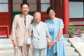 邓颖超临终前艰难吐出最后两个字：“李鹏”图片
