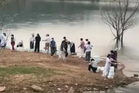 你没事吧？多人在崂山水库“放生”矿泉水，网友：大自然的反向搬运工图片