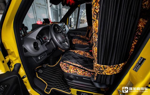 V6奔驰凌特被改成牵引车，还加装了生活舱，波兰人改装玩得是真溜