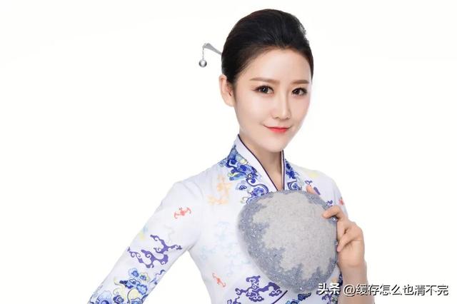 空姐是什么（空姐到底是干什么的）