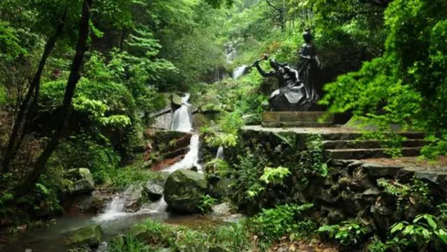 莫干山，中国十大避暑名山之一，位于湖州德清县境内