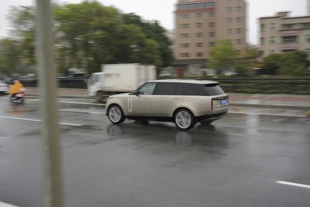 试驾全新一代路虎揽胜，SUV金字塔“塔尖”上的产品！