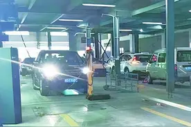 车检新政实施以来，年检车辆明显减少图片