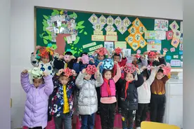 数学好玩——“双减”背景下二年级《图形与变化——轴对图形》图片