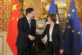 秦刚访问法国，打开天窗说亮话：旗帜鲜明支持欧洲加强战略自主图片