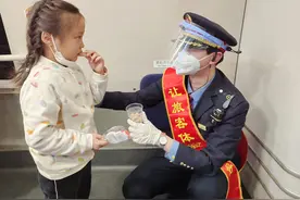 交广会客厅｜“95后”动哥，温暖旅客回家路图片
