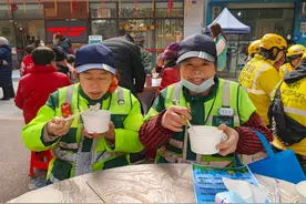 “三轮车”上的热汤圆，让他们甜到了心里图片