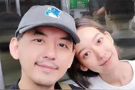 50岁黄子佼晋升奶爸，妻子18分钟水中分娩，女儿正面曝光图片