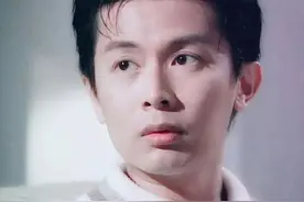 何宝生：曾比肩古天乐，出演《笑傲江湖》，却放弃百亿家产出家图片