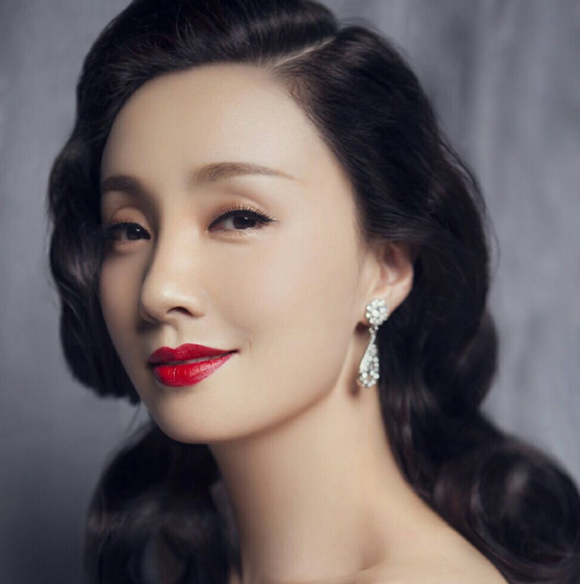 "天生狐狸眼"的8位女星:眼神勾人魂,妩媚灵动,媚到了骨子里