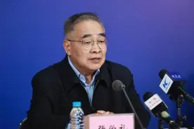 得新冠后止不住咳嗽？张伯礼院士教你两招偏方，快速止住咳嗽！图片